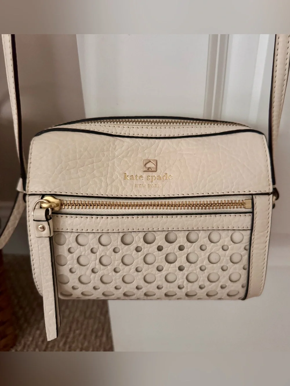 Like New! Kate Spade Crossbody Bag in off white